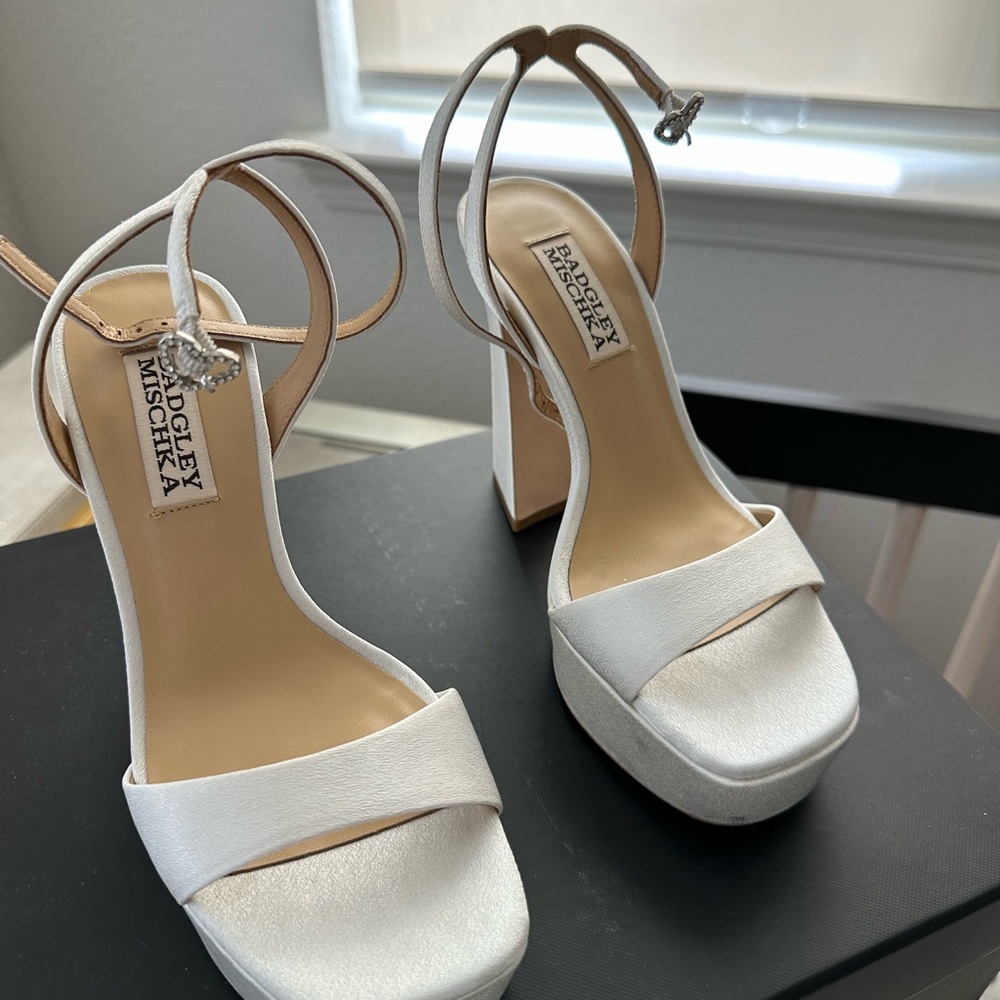 Baffles Mischka size 5 (white satin)